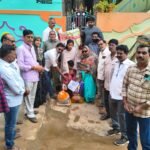 రోడ్డు పై పేరుకున్న ఇసుకను తొలగించండి మహా ప్రభు….