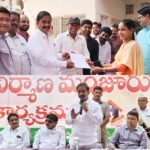 జగ్గయ్యపేట అయ్యప్ప ఆలయంలో అన్నదానంలో పాల్గొన్న ఎమ్మెల్యే శ్రీరాం తాతయ్య