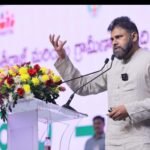 *ముఖ్య‌మంత్రి ప‌ర్య‌ట‌న ఏర్పాట్ల‌ను ప‌రిశీలించిన జిల్లా క‌లెక్ట‌ర్* * ఈ నెల 12వ తేదీన రాష్ట్ర ముఖ్య‌మంత్రి జిల్లాలో ప‌ర్య‌టించ‌నున్న నేప‌థ్యంలో సంబంధిత ఏర్పాట్ల‌ను స‌మ‌న్వ‌య‌క‌ర్త పెందుర్తి వెంక‌టేశ్, పోలీస్ క‌మిష‌న‌ర్ శంఖ‌బ్ర‌త బాగ్చీల‌తో క‌లిసి జిల్లా క‌లెక్ట‌ర్ ఎం.ఎన్. హరేంధిర ప్ర‌సాద్ ప‌రిశీలించారు..