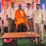 నూతన సర్పంచు గారిని ఘనంగా సన్మానించిన మామిడిమాడ ఉన్నత పాఠశాల ప్రధానోపాధ్యాయులు ఉపాధ్యాయ బృందం