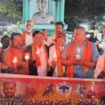 సీఐని కలిసిన శ్రీ కాశీ విశ్వేశ్వర పాలకమండలి