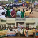 హ్యూస్టన్ హెల్పింగ్ హాండ్స్ ఆధ్వర్యంలో నిరాశ్రయులకు దుప్పట్ల పంపిణీ సోమవారం సాయంత్రం విశాఖలో భవ్య సేవా కార్యక్రమం