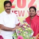 దివంగత మంత్రి గౌతమ్ రెడ్డి చిత్రపటానికి నివాళులు