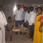 రోడ్డుపై గుండుపల్లె గ్రామస్తుల నిరసన