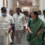 ఉపాధ్యాయులు బాలు విద్యార్థులకు వినూత్న రీతిలో బోధన