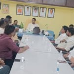 ఆలయానికి ఔషదాలు మంచినీటి బాటల్స్ వితరణచేసిన ఆర్య వైశ్య సంఘం