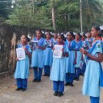 స్కౌట్స్ అండ్ గైడ్స్ లో చేరంటు ర్యాలీ చేపట్టిన విద్యార్థినులు