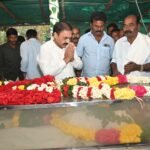 నూతన వధు వరులని ఆశీర్వదించిన బీజేపీ రాష్ట్ర నాయకులు గల్లా సత్య నారాయణ