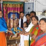 వెలుగుమట్ల నిర్వాసితులకు బీజేపీ నేత దేవకీ వాసు దేవా రావు ఆధ్వర్యంలో ఆహార పంపిణి