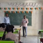 సోలిపూర్ ఉన్నత పాఠశాలలో సందర్శించిన హిందీ రిసోర్స్ పర్సన్