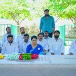 మహిళలకు మహిళా నర్స్ మరియు డాక్టర్ సాయం