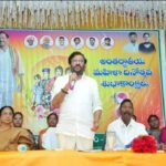 అంతర్జాతీయ మహిళా దినోత్సవం సందర్భంగా లేబర్ అడ్డా వద్ద శ్రమజీవి మహిళలకు ఘన సన్మానం