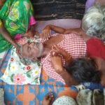 గ్యాస్ కొరతలోనూ హోటల్ ఆగదు – కట్టెల పొయ్యితోనే ప్రజలకు ఆహారం అందిస్తున్న హోటల్ నిర్వాహకుడు