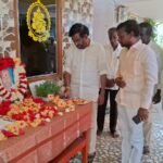 కరాటే శిక్షణలో మెలుకువలు అందిస్తున్న మాస్టర్