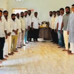 వేగంగా వచ్చిన కారు బైక్ను బలంగా ఢీకొట్టి పంట పొలాల్లోకి దూసుకెళ్లిన కారు