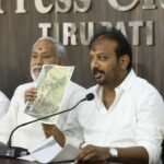 చిట్వేల్ మండలంలో అధికారుల వింత ధోరణి: మారిన జిల్లాలు.. మారని బోర్డులు!