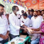 నర్సక్కపేటలో కొత్త హరీష్ వివాహానికి హాజరైన మాజీ జడ్పీ వైస్ చైర్మన్ సిద్ధం వేణు