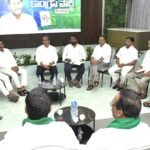 నారాయణరావు కుటుంబంతో నారా భువనేశ్వరి