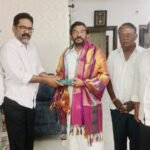 చెన్నై అంతర్జాతీయ సదస్సులో డాక్టర్ పెరుగు దంపతులకు అవార్డులు