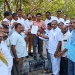 రైతుల పంట పొలాలకు సాగనీరు వెంటనే అందించాలని సిద్ధిపేట E E SC గారిని కలిసి వినతి పత్రం అందించడం జరిగింది