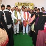 “బోర్డులు మాత్రమే… అమలు ఎక్కడ? చెత్తతో ముంచెత్తిన బంజర కాలనీ రోడ్