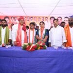 పోలేపల్లి అడ్డరోడ్డులో కూలీల ఆటో బోల్తా