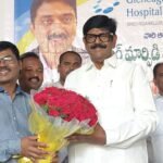 రవిచంద్ర ఇంట రవిచంద్ర పోటెత్తిన ఎమ్ ఎల్ ఎ వైరి వర్గం