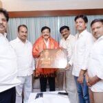 ఊరందూరులో శశిధర్ రెడ్డికి మాజీ ఎమ్మెల్యే మధుసూదన్ రెడ్డి నివాళి
