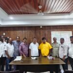 రాజకీయ బంధాలను దాటిన స్నేహం.. ఎమ్మెల్యే ఇంట కేంద్ర మంత్రి ఆత్మీయ విందు