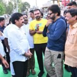 రంగారెడ్డి జిల్లాలో తీవ్ర ఉద్రిక్తత కోహెడ గ్రామంలో భూసేకరణ ఉద్రిక్తత.. జేసీబీలకు అడ్డంగా పడుకున్న గ్రామస్తులు