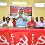 హసనాపురం ప్రధాన రహదారిపై వెళ్తున్న వాహనాలను తనిఖీ నిర్వహించి ఫెశ్ వాష్ చేయించిన పోలీసులు