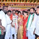 శిధిలావస్థకు చేరుకున్న కరెంటు స్తంభాలు
