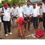 రోడ్లు గుంతలమయం… చెరువులను తలపిస్తున్న వీధులు