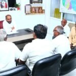 ఖమ్మం వ్యవసాయ మార్కెట్‌లో మొక్కజొన్న నిల్వలపై కలెక్టర్ ఆకస్మిక తనిఖీ