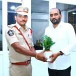 సీతారామపురం నూతన ఎస్సై వెంకట రాజేష్‌ను మర్యాదపూర్వకంగా కలిసిన ఎమ్మెల్యే కాకర్ల సురేష్