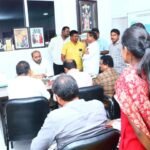 ఎద్దుల బండిపై వినూత్న నిరసన.. పెట్రోల్ ధరలు తగ్గించాలంటూ మేకపాటి రాజగోపాల్