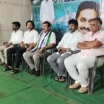 బడిబాటలో భాగంగా ప్రభుత్వ పాఠశాలల బలోపేతం పై సిడి ఆవిష్కరణ చేస్తున్న గౌరవ మహబూబ్కనగర్ కలెక్టర్