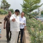 RDO కార్యాలయంలో వినతి పత్రం స్వీకరించని సిబ్బంది..!