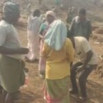 హైవేపై మొక్కజొన్న వ్యర్థాలు – ప్రయాణికులకు ఇబ్బందులు