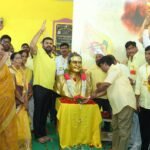 మహానాడు వేళ శ్రీకాళహస్తిలో టీడీపీ పసుపు జెండా ఆవిష్కరణ
