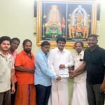 വിശ്വനാഥൻ ആനന്ദിന് അഭിമാനകരമായ എസ്‌ജെ‌എഫ്‌ഐ മെഡൽ ലഭിച്ചു