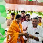 ஸ்ரீகாளஹஸ்தியில் எம்.எல்.ஏ-வின் மனைவி ‘ஞானவாத’ பழ ஐஸ்கிரீம் கடையைத் திறந்தார்.