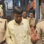 ചല്ലപ്പാലത്തെ പോക്കർ സ്ഥാപനത്തിൽ പോലീസ് റെയ്ഡ് – ആറ് പേർ അറസ്റ്റിൽ, 11,000 രൂപ പിടിച്ചെടുത്തു.