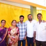 മന്നവാരത്ത് എംഎൽഎ സുധീർ റെഡ്ഡി നവദമ്പതികളെ ആശീർവദിക്കുന്നു