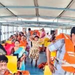 *పాపికొండలకు వెళ్తున్న బోటులో సాంకేతిక లోపం దేవి పట్నం వద్ద నిలిచిన ప్రయాణికులు*