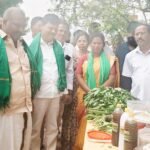 கூட்டணி அரசு விவசாயிகளின் நலனில் அக்கறை கொண்டுள்ளது. எம்.எல்.ஏ. சுந்தரபு விஜய் குமார் தலைமையில் மங்கோடிவாடாவில் மாபெரும் விதை விநியோகம் நடைபெற்றது..!