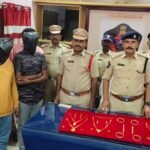 Police caught a thief… Three arrested…