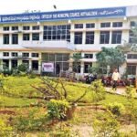 సారపాకలోని ITC Limited ఎదుట కార్మికులు