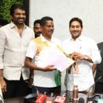 డీఎస్సీ స్పోర్ట్స్ కోటాలో అన్యాయం.. జగన్‌కు బాధితుడు దుర్గయ్యను పరిచయం చేసిన ఎమ్మెల్సీ పర్వతరెడ్డి చంద్రశేఖర్ రెడ్డి