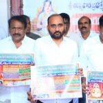 ನರವಾಡ ಶ್ರೀ ವೆಂಗಮಾಂಬ ಪೆರಂಟಾಲ ಬ್ರಹ್ಮೋತ್ಸವಗಳ ಪರಿಶೀಲನೆ ನಡೆಸಿದ ಶಾಸಕ ಕಾಕರ್ಲ.. 12 ಕೋಟಿ ರೂ. ವೆಚ್ಚದಲ್ಲಿ ದೇವಸ್ಥಾನದ ಸಮಗ್ರ ಅಭಿವೃದ್ಧಿ ಕಾಮಗಾರಿಗಳು